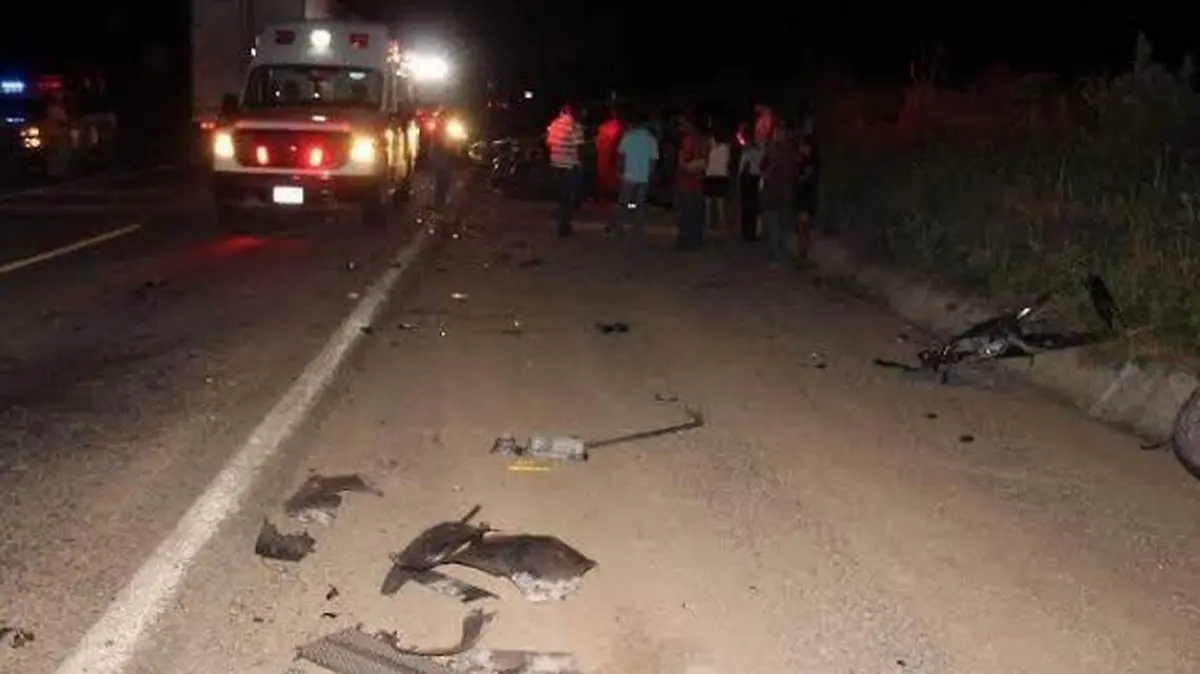 17 WEB Accidente en Bermejillo deja a dos personas heridas